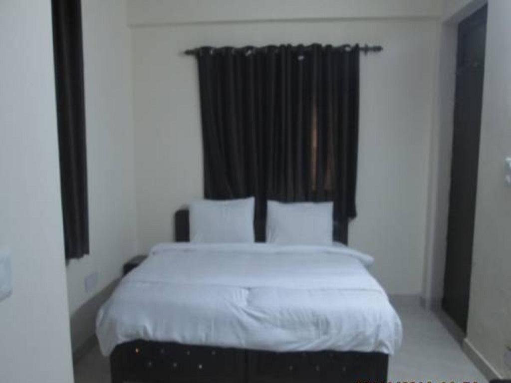 Charanpahari Hotel Нью-Дели Номер фото