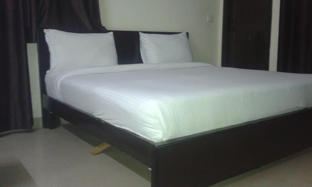 Charanpahari Hotel Нью-Дели Номер фото