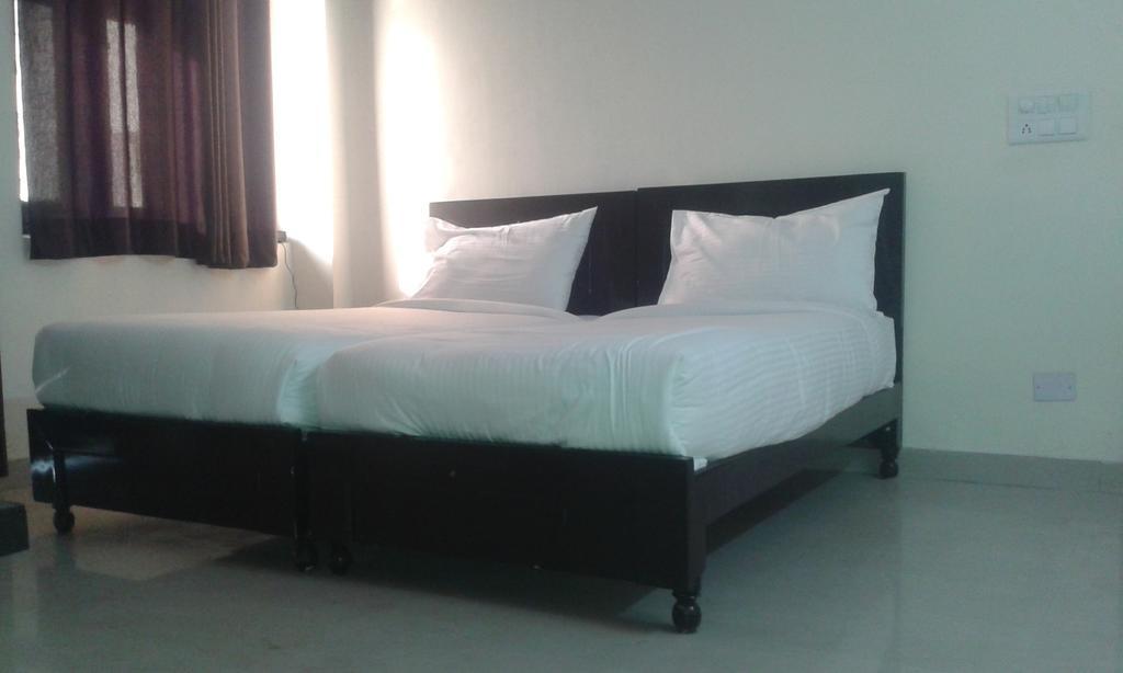 Charanpahari Hotel Нью-Дели Номер фото