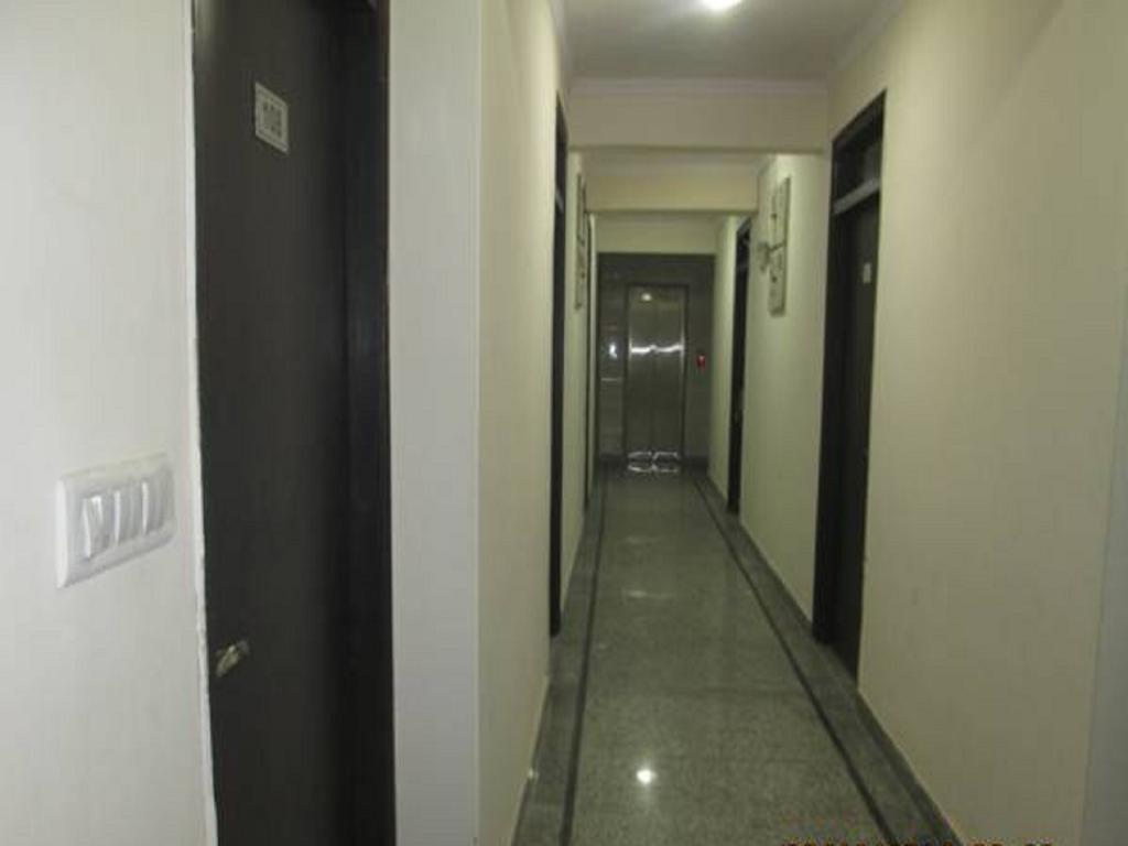Charanpahari Hotel Нью-Дели Экстерьер фото