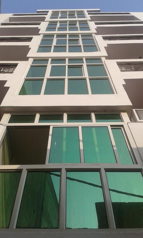 Charanpahari Hotel Нью-Дели Экстерьер фото