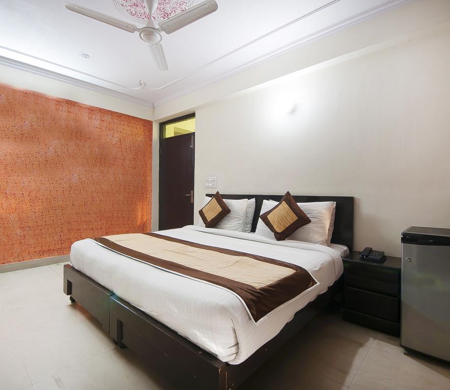 Charanpahari Hotel Нью-Дели Экстерьер фото