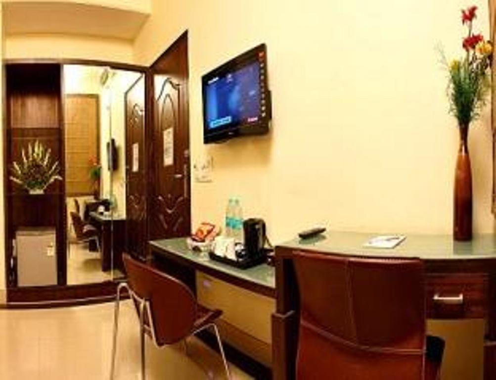 Charanpahari Hotel Нью-Дели Экстерьер фото