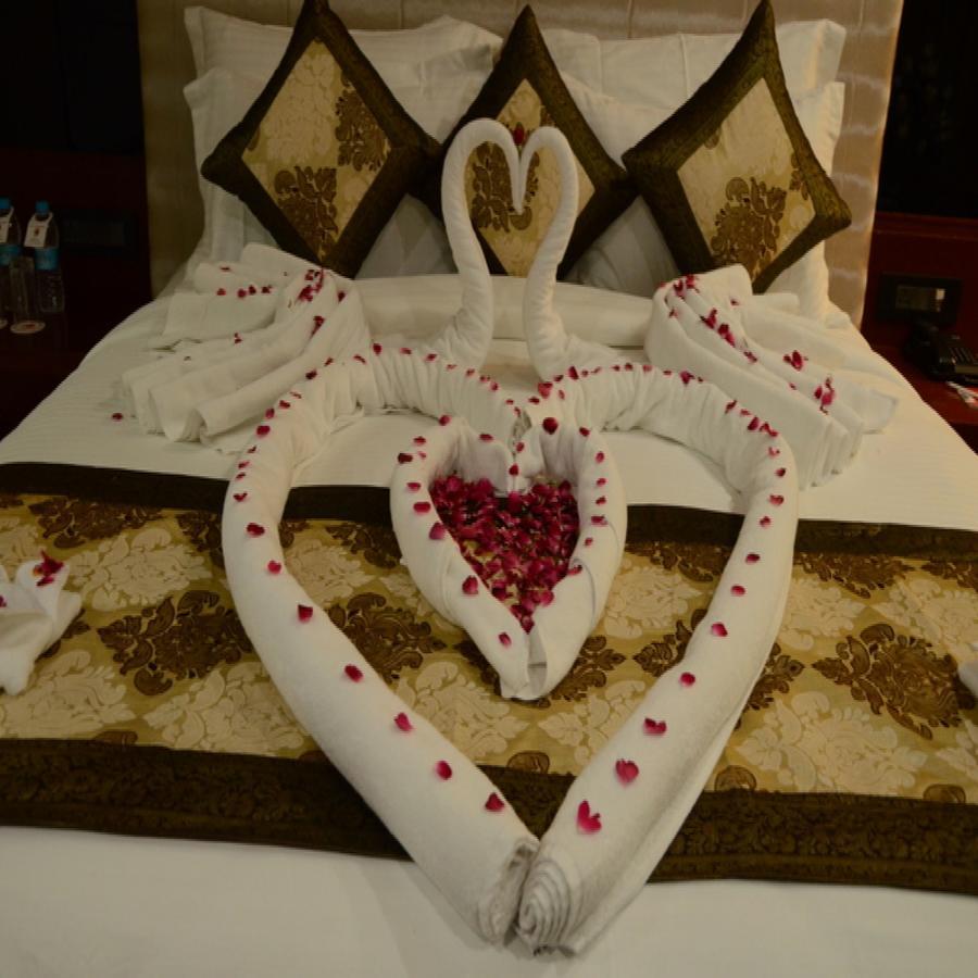 Charanpahari Hotel Нью-Дели Экстерьер фото