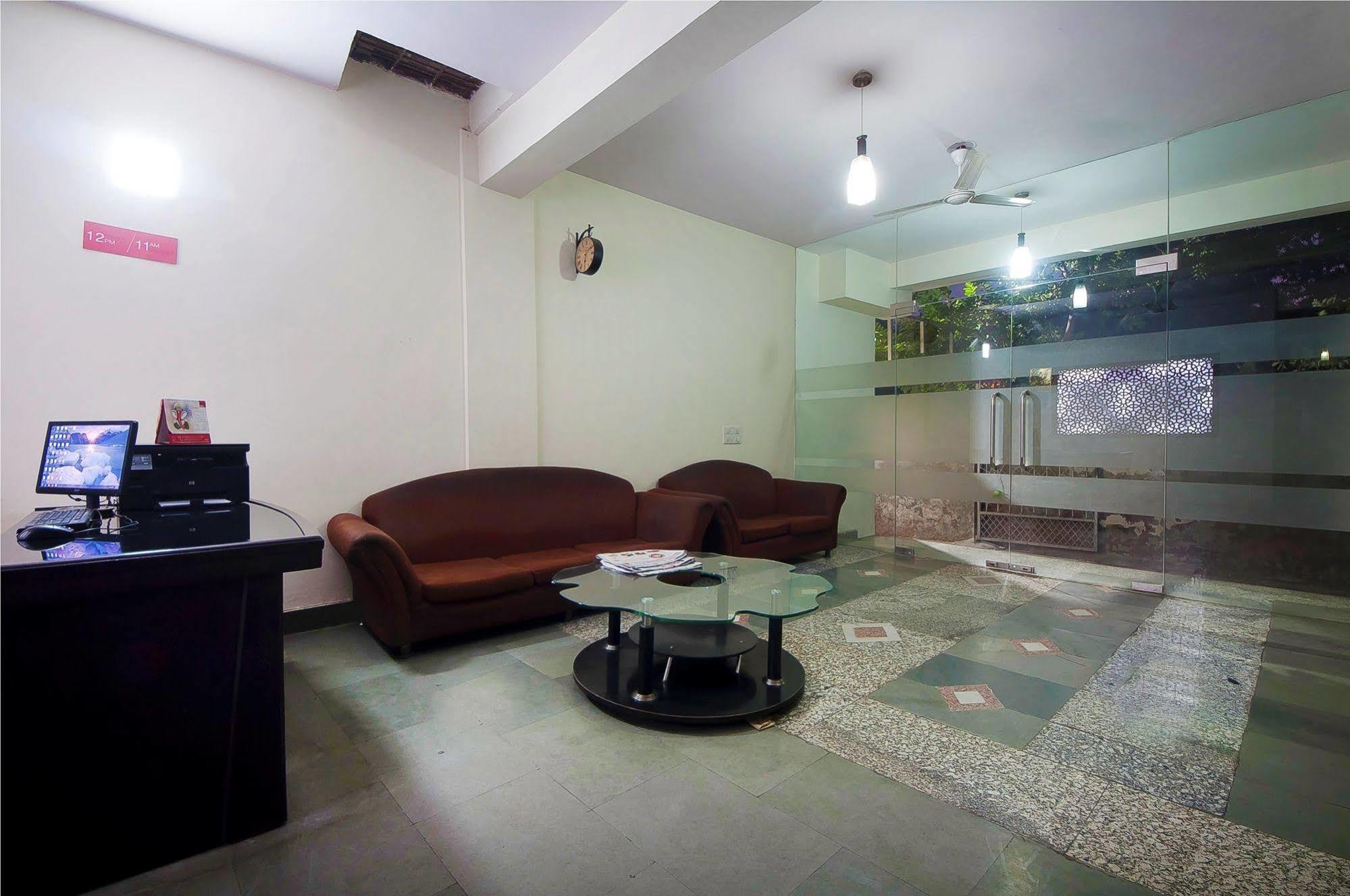 Charanpahari Hotel Нью-Дели Экстерьер фото