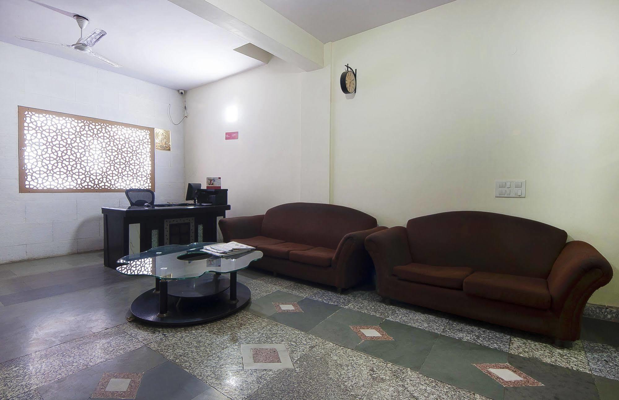 Charanpahari Hotel Нью-Дели Экстерьер фото